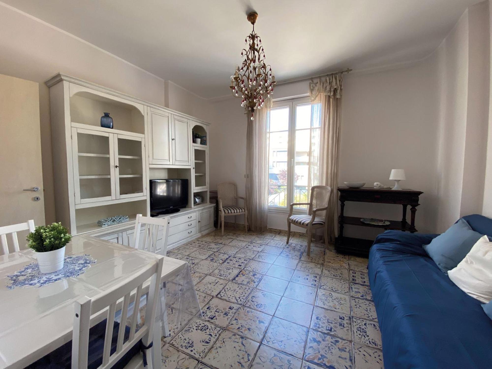 Beautiful Renovated Apartment ,Next To The Beach ! Air-C, Free Parking! Nice Exterior foto